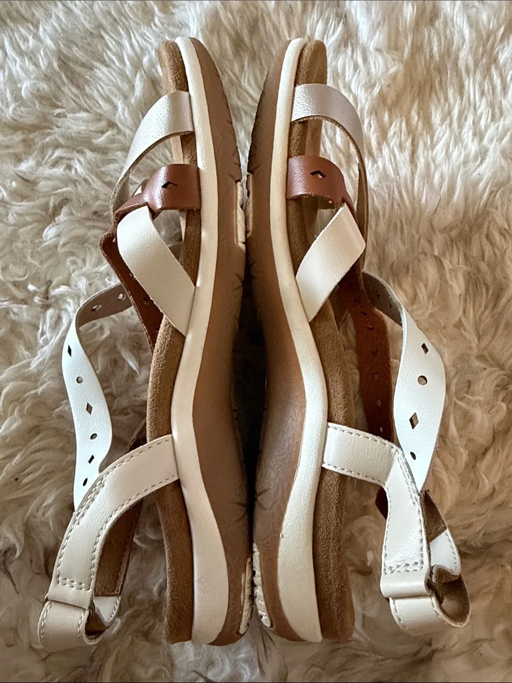 New earth cushioned Strappy Leather Sandal White Brown 8 hamptons classy slip on